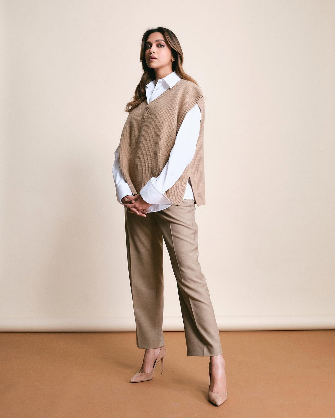 Janhvi Kapoor To Deepika Padukone: Celeb-Inspired Knitwear Looks For A Chic Winter Janhvi Kapoor To Deepika Padukone: Celeb-Inspired Knitwear Looks For A Chic Winter